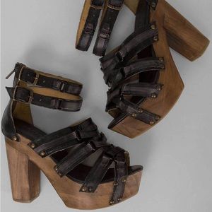 Bed Stu Mona rustic black heels